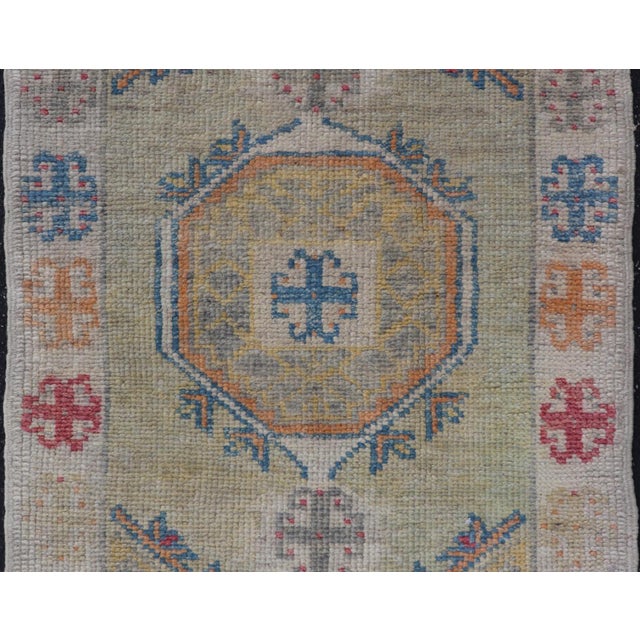 Greige Reproduction Turkish Oushak Rug With Multicolor Geometric Patterns 2'8" X 4'3" For Sale - Image 8 of 10