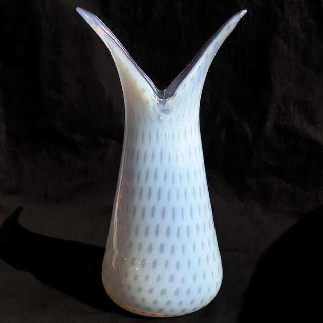 Beautiful vintage Murano hand blown opalescent, light purple / lavender and controlled bubbles Italian art glass flower...