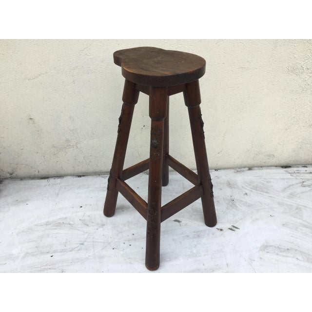 Wooden bar stool with 3.5 cm thick top. with dimensions: -75 cm height. -25 cm wide. -34 cm