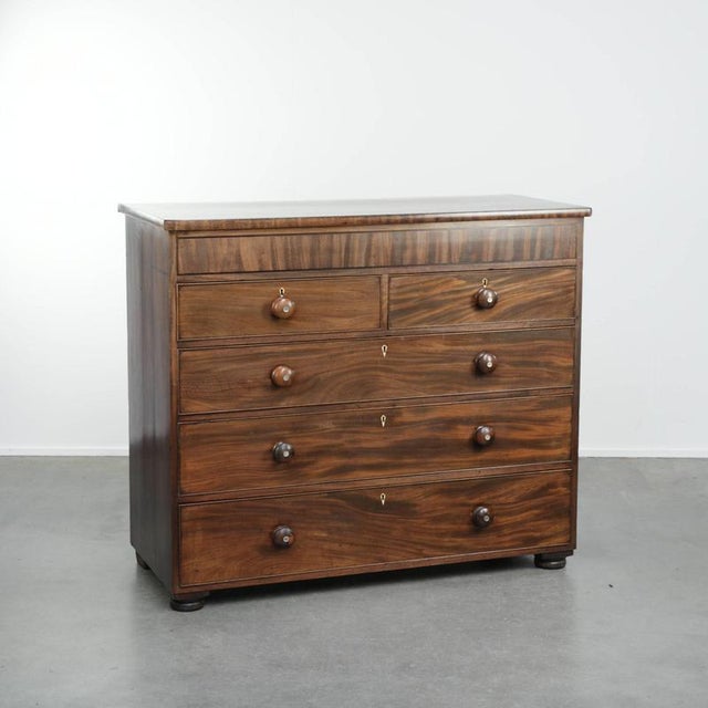 Large Antique English Chest of Drawers/Commode from the Early 19th Century with 5 Drawers and Details For Sale - Image 13 of 13