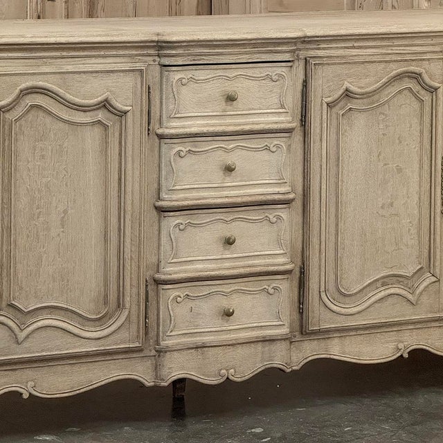 Grand Antique Country French Louis XV Buffet in Stripped Oak For Sale In Dallas - Image 6 of 18