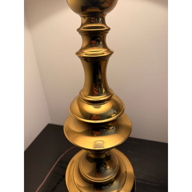 1960s Mid-Century Modern Hollywood Regency Stiffel Style Solid Brass Table Lamp 30" With Harp & Finial For Sale - Image 9 of 12