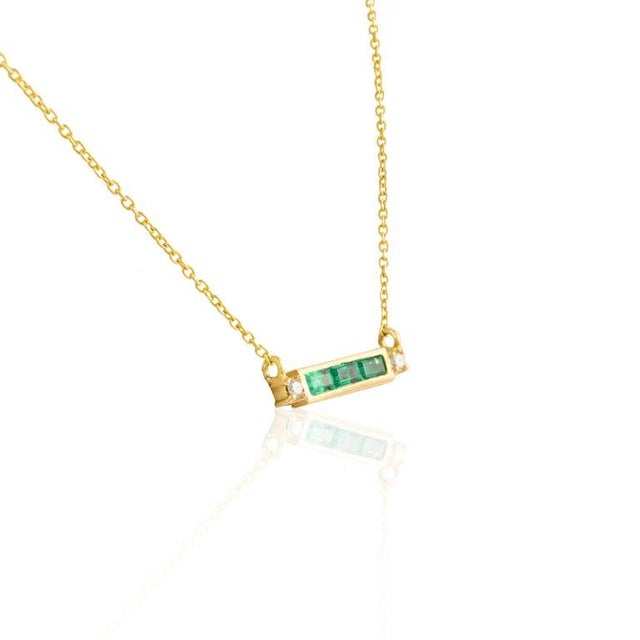 14k Solid Yellow Gold Diamond Emerald Baguette Bar Necklace For Sale In New York - Image 6 of 9
