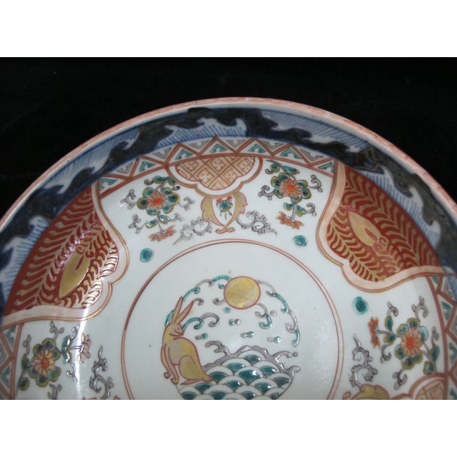 Japanese Arita Imari Gilt Porcelain Year of the Rabbit 8 3/4" Serving Bowl For Sale - Image 4 of 9