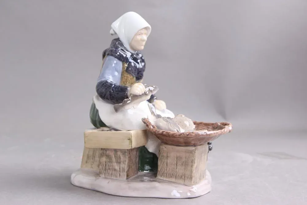 Bing & Grondahl Fisherman's Wife - Thumbnail 3