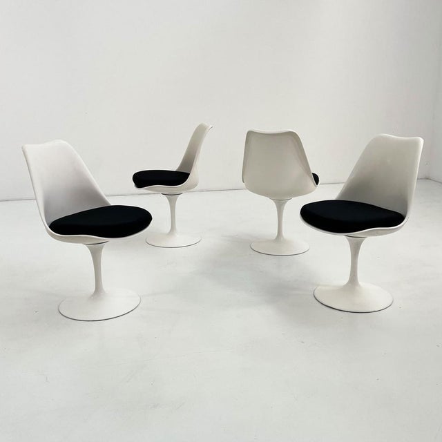 Eero Saarinen Swivel Tulip Chair by Eero Saarinen for Knoll, 1960s, Set of 4 For Sale - Image 4 of 15