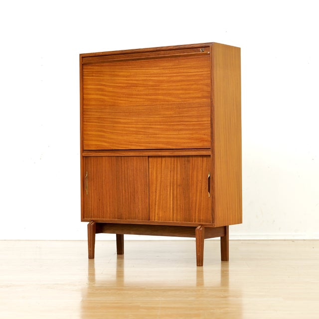 1960s Small Mid Century 'Multi-Width' Liquor Cabinet by Beaver & Tapley For Sale - Image 9 of 10