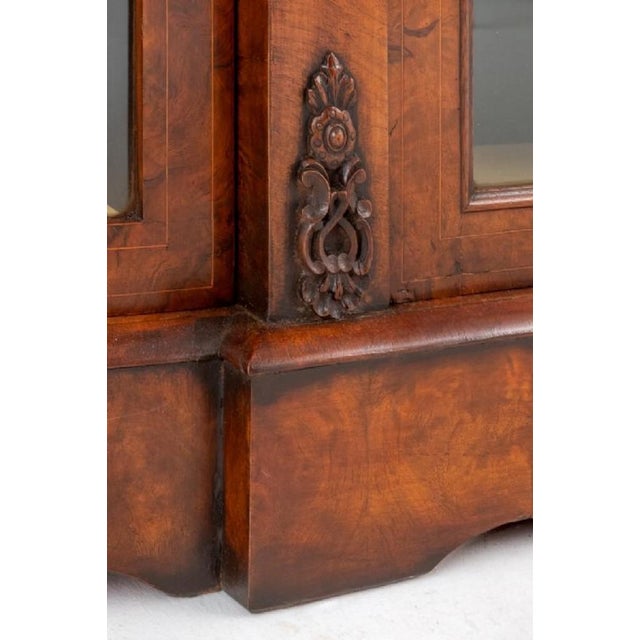 Victorian Buffet in Walnut, 1860 For Sale - Image 4 of 9