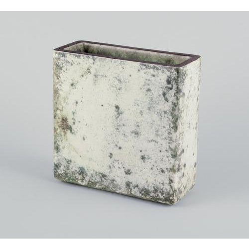 Hans Hedberg (1917-2007) for Biot, France. Rectangular ceramic vase. Glazing in sand colours. Dating: 1970s/80s. Signed....