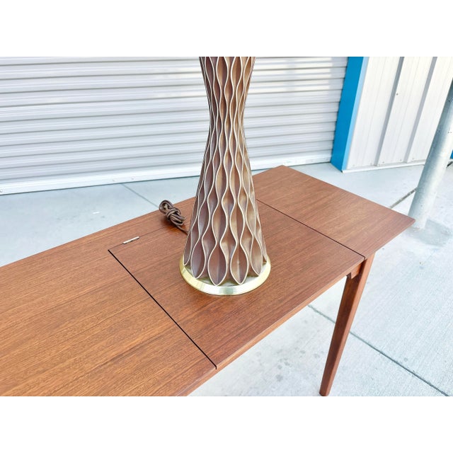 1950s Mid-Century Gerald Thurston for Lightolier 'Honeycomb' Ceramic Table Lamp For Sale - Image 9 of 11