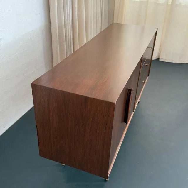 1950s Mid-Century Modern Brass and Walnut Credenza Dresser For Sale - Image 9 of 13