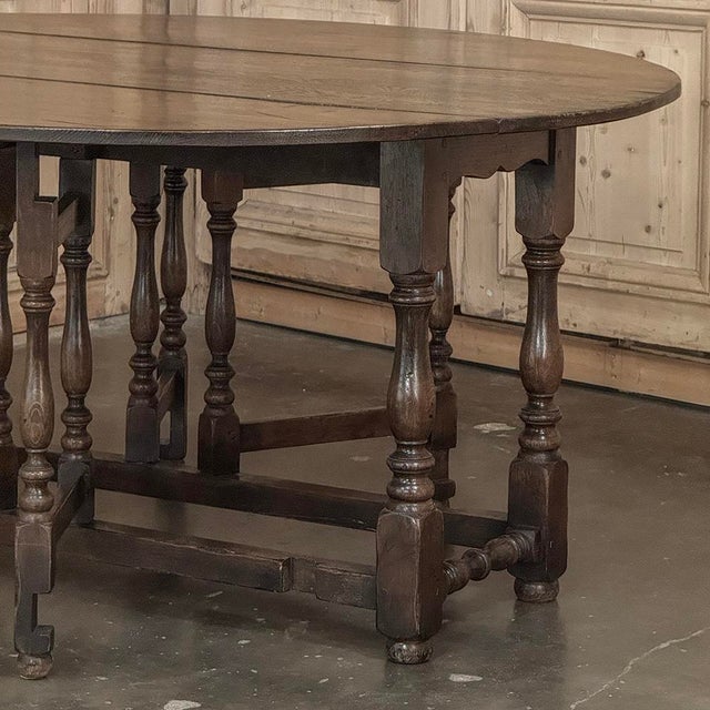 Early 19th Century Antique English Oak Gateleg Dining Table For Sale - Image 9 of 18