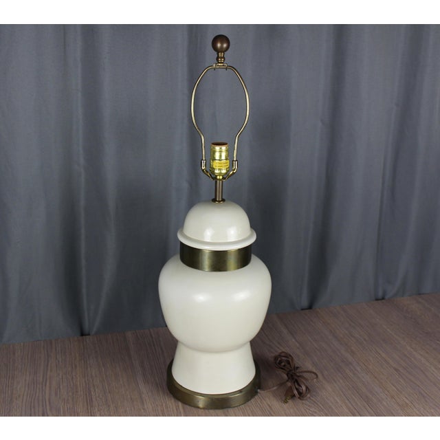 Hollywood Regency 1980s Ceramic Ginger Jar & Brass Table Lamp by Chapman For Sale - Image 3 of 12
