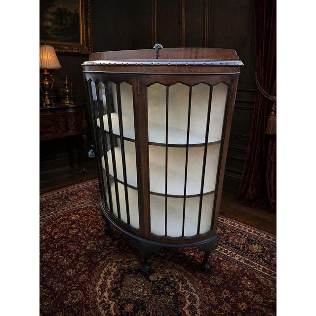 Antique Queen Anne Mahogany Bowed Glass Display Cabinet, 1920 For Sale - Image 3 of 9