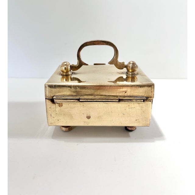 Mid 20th Century Vintage Brass Locking Box With Handle – Small Jewelry Casket, Desk Valet or Decorative Trinket Box For Sale - Image 5 of 9