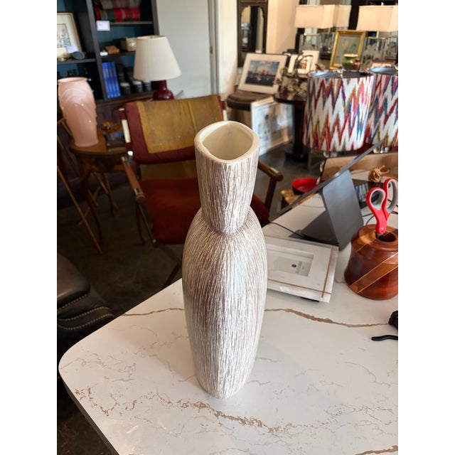Mid-Century Modern Haeger Textured Ceramic Floor Vase For Sale - Image 3 of 3