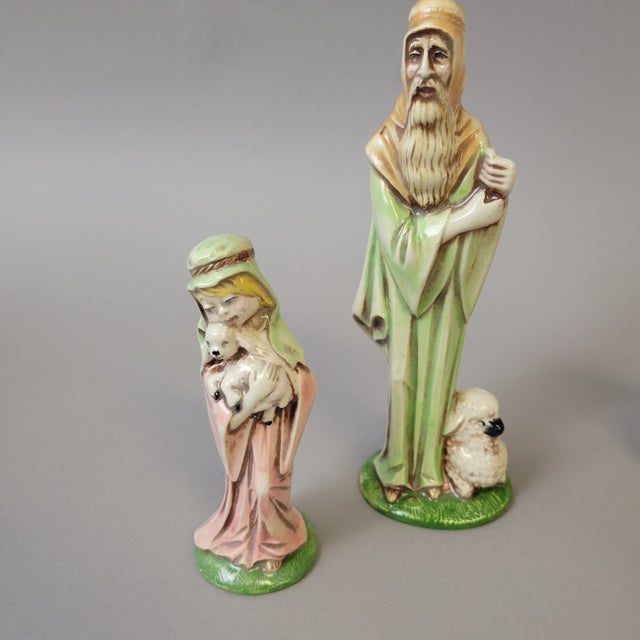 Christmas Hand-Painted Ceramic Nativity Set by Byron Molds, 13 Pieces (1973–1974) For Sale - Image 14 of 17