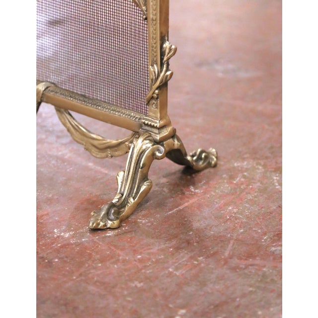 Mid-Century French Louis XVI Brass Fireplace Screen With Mesh Panel For Sale In Dallas - Image 6 of 12