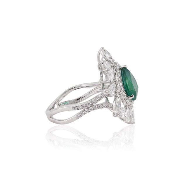Metal Luxury 2.24Ct Natural Emerald & 1.91Ct Diamond Halo Cocktail Ring Size 4 in 18k Gold For Sale - Image 7 of 16