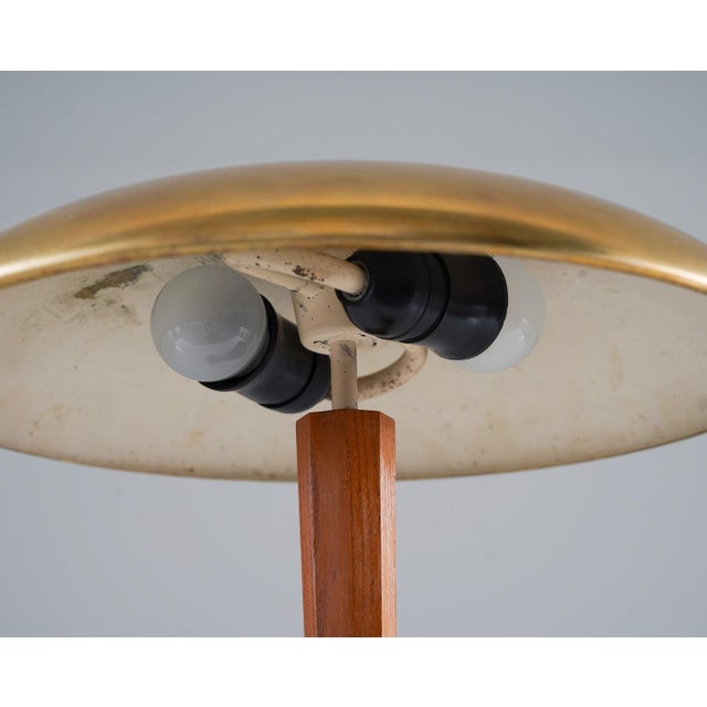 Wood Modern Swedish Brass and Oak Table Lamp attributed to Nordiska Kompaniet Nk, 1930s For Sale - Image 7 of 10