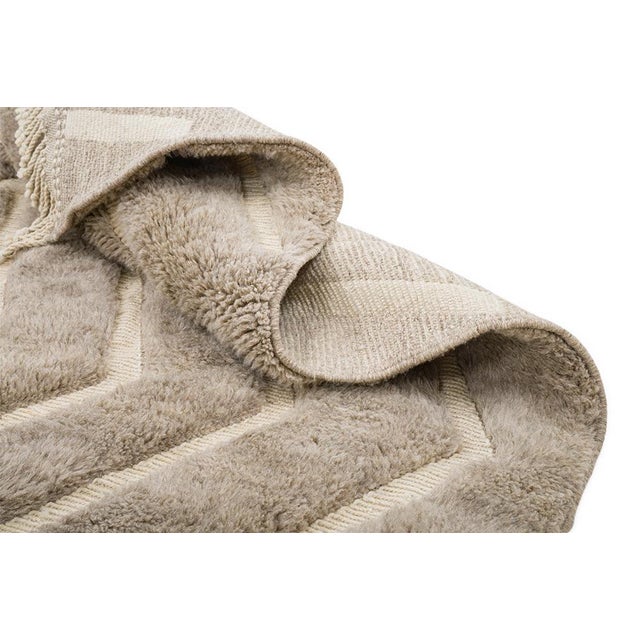 Early 21st Century Hand-Knotted Wool Rug in Light Taupe and Ivory by Azele Studio For Sale - Image 5 of 9