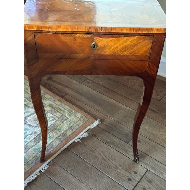 Late 19th-Century French Is Louis XV-Style Marquetry Writing Desk or Writing Table For Sale - Image 4 of 15