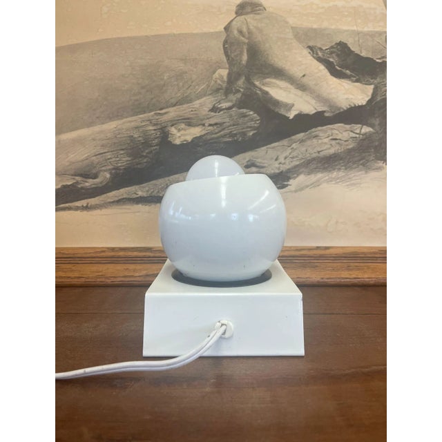 1970s Vintage Mid-Century Modern Style White Spherical Lamp For Sale - Image 5 of 8