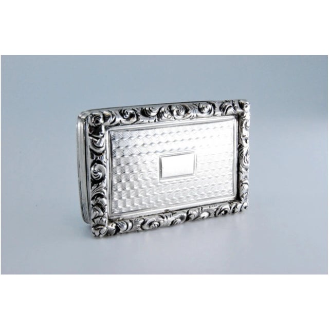 George IV Silver and Gold Vinaigrette Box with Friezes and Reliefs For Sale - Image 9 of 10