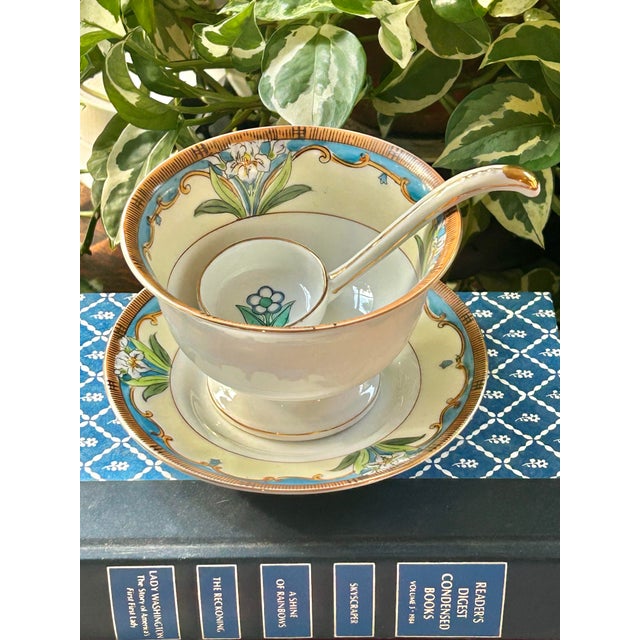 Such a wonderful addition to a table setting! The Morimura Noritake stamp with laurel wreath on this mayonnaise bowl...
