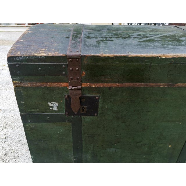 Travel Trunk in Green Varnished Wood, 1900s For Sale - Image 14 of 18