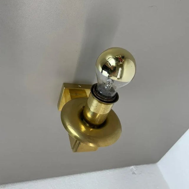 Minimalist Brass Theatre Wall Light Sconce in the style of Gio Ponti and Stilnovo, Italy, 1950s For Sale - Image 9 of 18