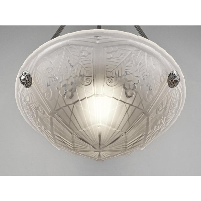 1920s P. Maynadier French Art Deco Pendant Chandelier Circa 1930 - Frosted Glass & Nickeled Bronze For Sale - Image 5 of 11