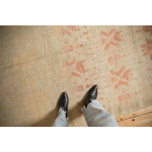 :: Allover covered field in simplistic geometric oversize blossoms in quatrefoil orientation with lattice vinery...