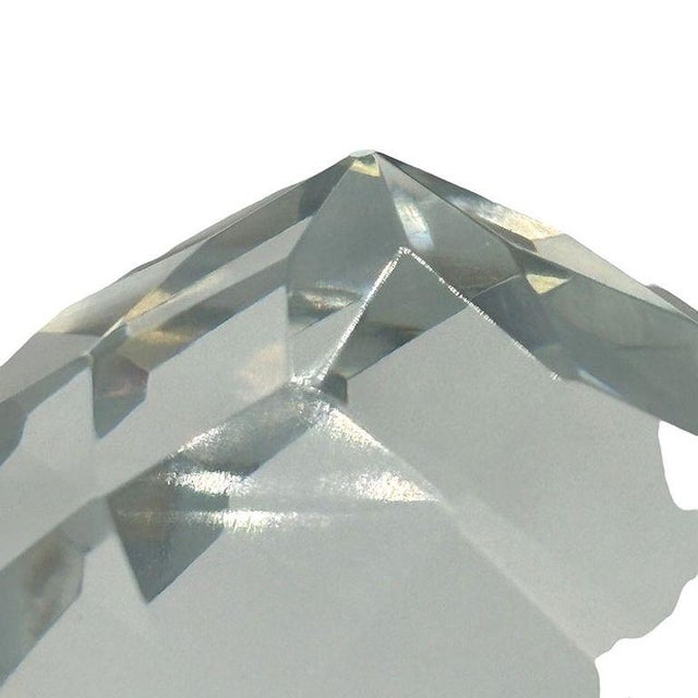 The original 1970s cut crystal ball suncatcher paperweight exudes timeless elegance and sophistication. With its...