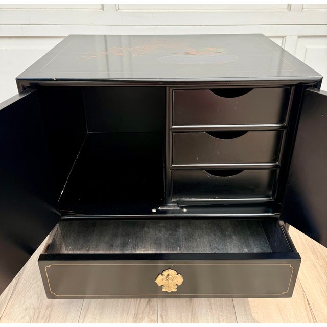 Vintage Chinese Hand-Painted Black Lacquer Chinoiserie Nightstand Side Cabinet For Sale - Image 10 of 17