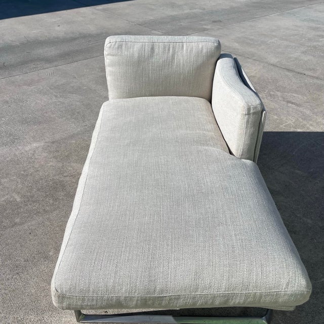 Minimalist chaise designed by Piero Lissoni for Cassina.