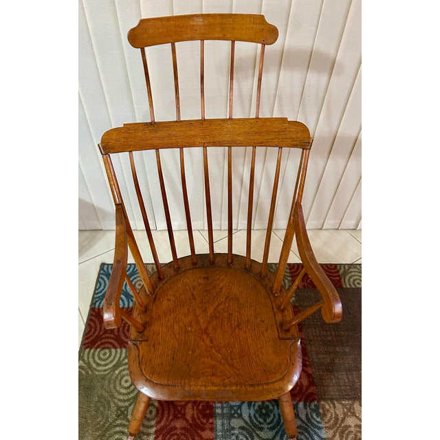 Farmhouse New England Windsor Comb-Back Rocker, Circa 1810, Spindle Back, Splayed Legs, Extended Crest Rail Rocker, With Saddle Seat For Sale - Image 3 of 9