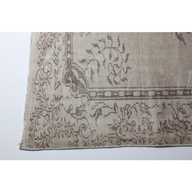 Tribal Vintage Distressed Oushak Rug – Faded Neutrals, Classic Floral Medallion -4' 9'' X 7' 11'' For Sale - Image 3 of 12