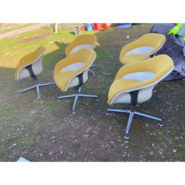 Steelcase Modern Lounge Chair Set or 5 For Sale - Image 9 of 12
