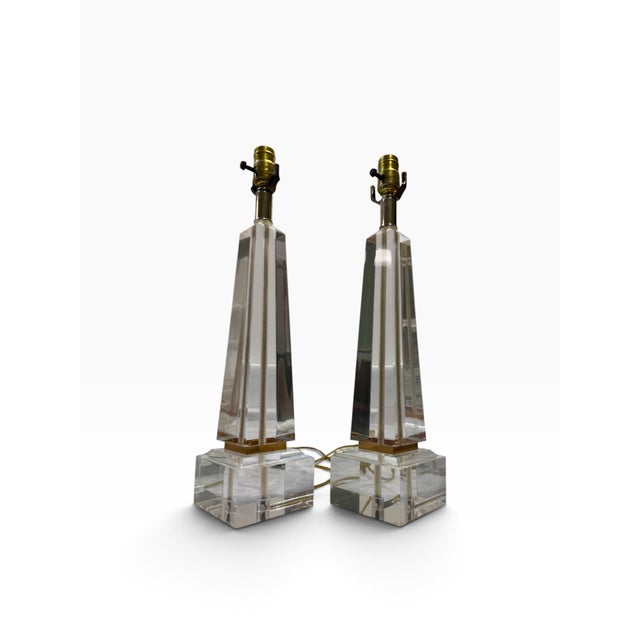 1970s Hollywood Regency Lucite Obelisk Table Lamps - A Pair For Sale In West Palm - Image 6 of 9