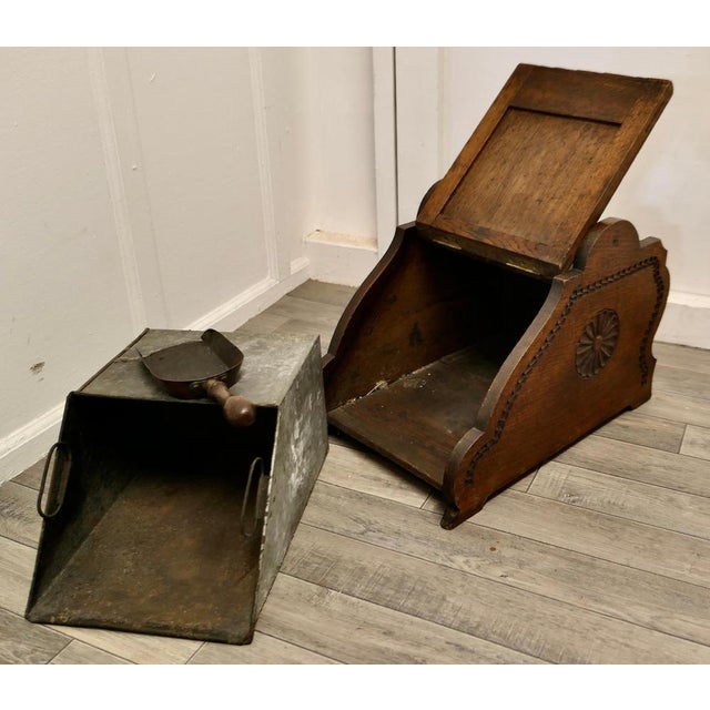 Late 19th Century Arts and Crafts Carved Oak Coal Box with Liner and Shovel, 1880s For Sale - Image 5 of 7
