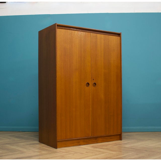 Mid-Century Modern Walnut Wardrobe from Bath Cabinet Makers, 1960s For Sale - Image 3 of 13