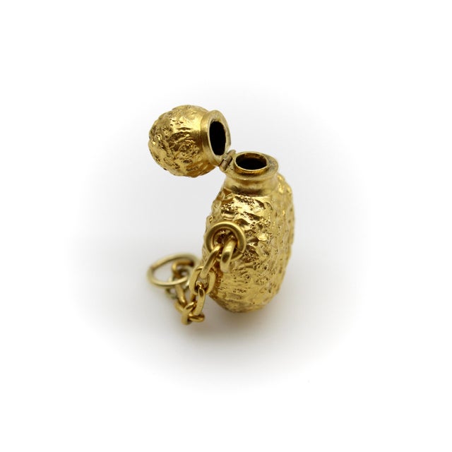 Late 19th Century Victorian 18k Gold Perfume Bottle Pendant For Sale - Image 4 of 10