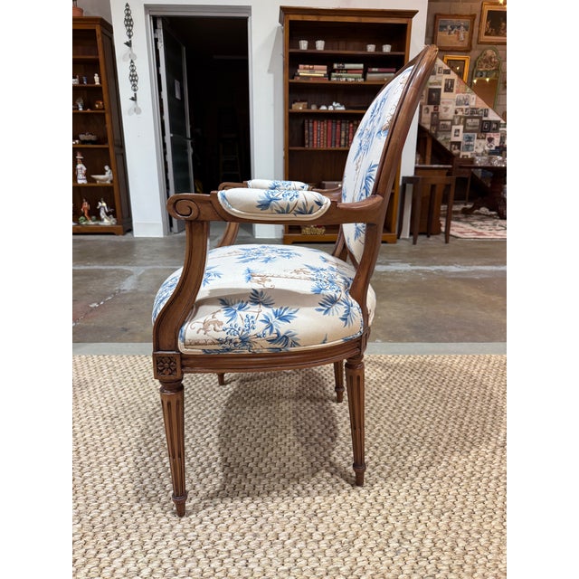 Pair of Antique Louis XVI Style Fauteuils Carved Walnut Arm Chairs Blue Monkey Palm Toile For Sale In San Francisco - Image 6 of 7