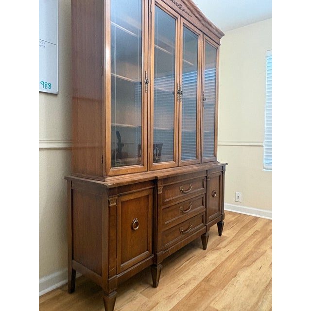 Vintage Thomasville Breakfront China Cabinet in Warm Cherry Finish, 1986 An elegant and finely crafted vintage Thomasville...
