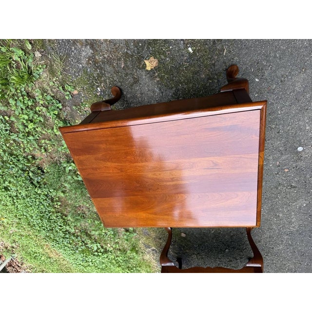 Wood Late 20th Century Pair of Queen Anne Style 1 Drawer Side Tables/ Nightstands For Sale - Image 7 of 14