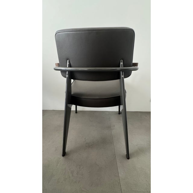 Brown Presidence Executive Desk with 2 Executive Chairs and 1 Swivel Executive Chair by Jean Prouvé, Set of 4 For Sale - Image 8 of 18