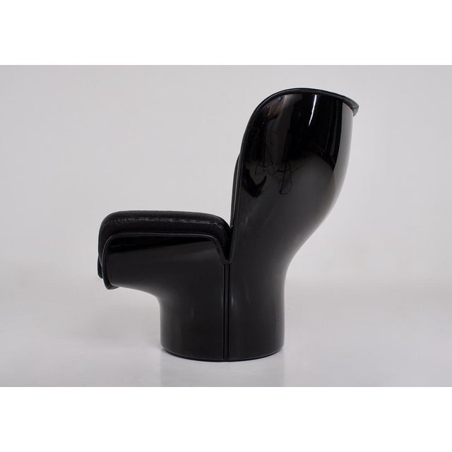 Elda armchair by joe combo for comfort, black shell version. w 95 cm x d 97 cm x h 91 cm x seat height 40 cm. very good...