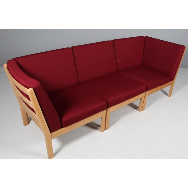Hans J. Wegner modul sofa with frame of beech. Original upholstered with red wool. Model GE280, made by Getama. This piece...