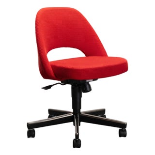 Knoll Saarinen Executive Armless Office Desk Chair in Cato Fire Red, Swivel Base For Sale